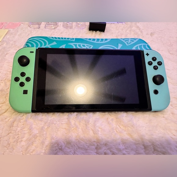 Nintendo Switch ACNH Console Bundle with Accessories - Picture 4 of 13